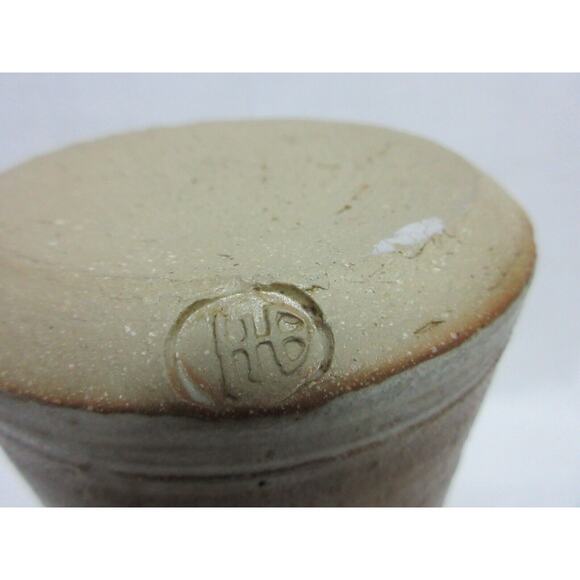 Artisan Pottery Stoneware 3D Pitcher 2 Tone Tan Browns Grapes Marked HB 8"x5" - Picture 7 of 9